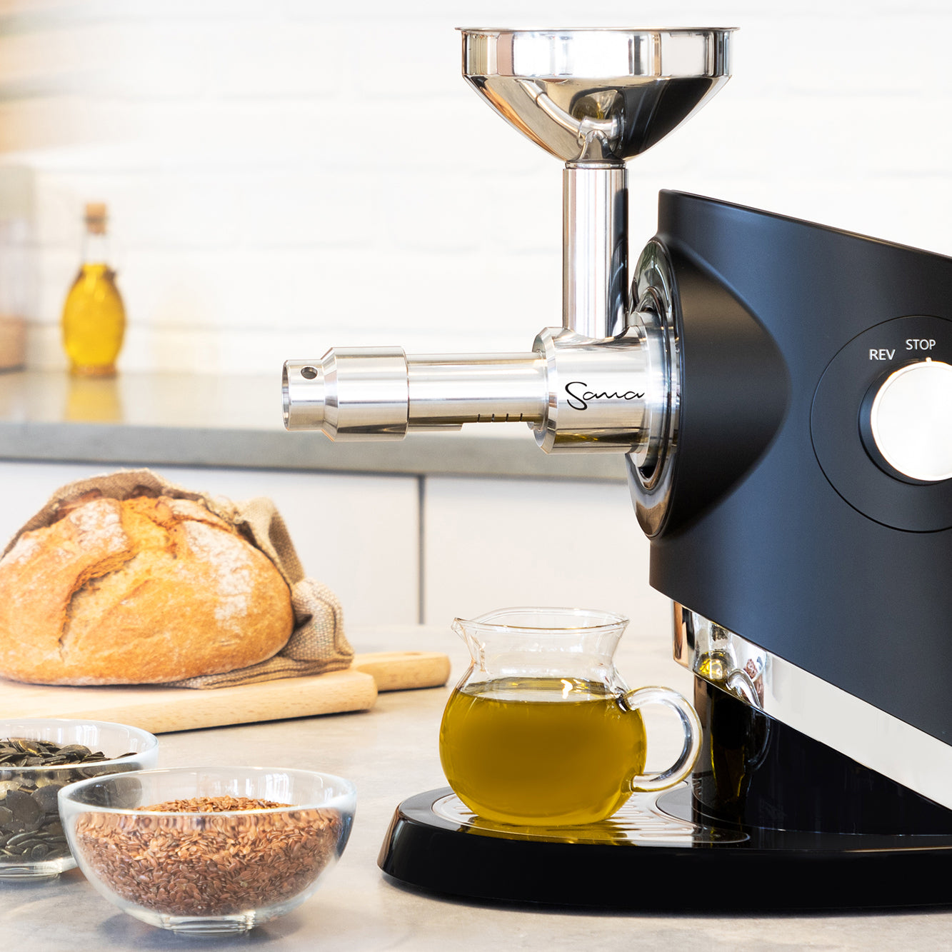 Sana 727 Supreme Masticating Celery Juicer Black and Oil Press Extractor